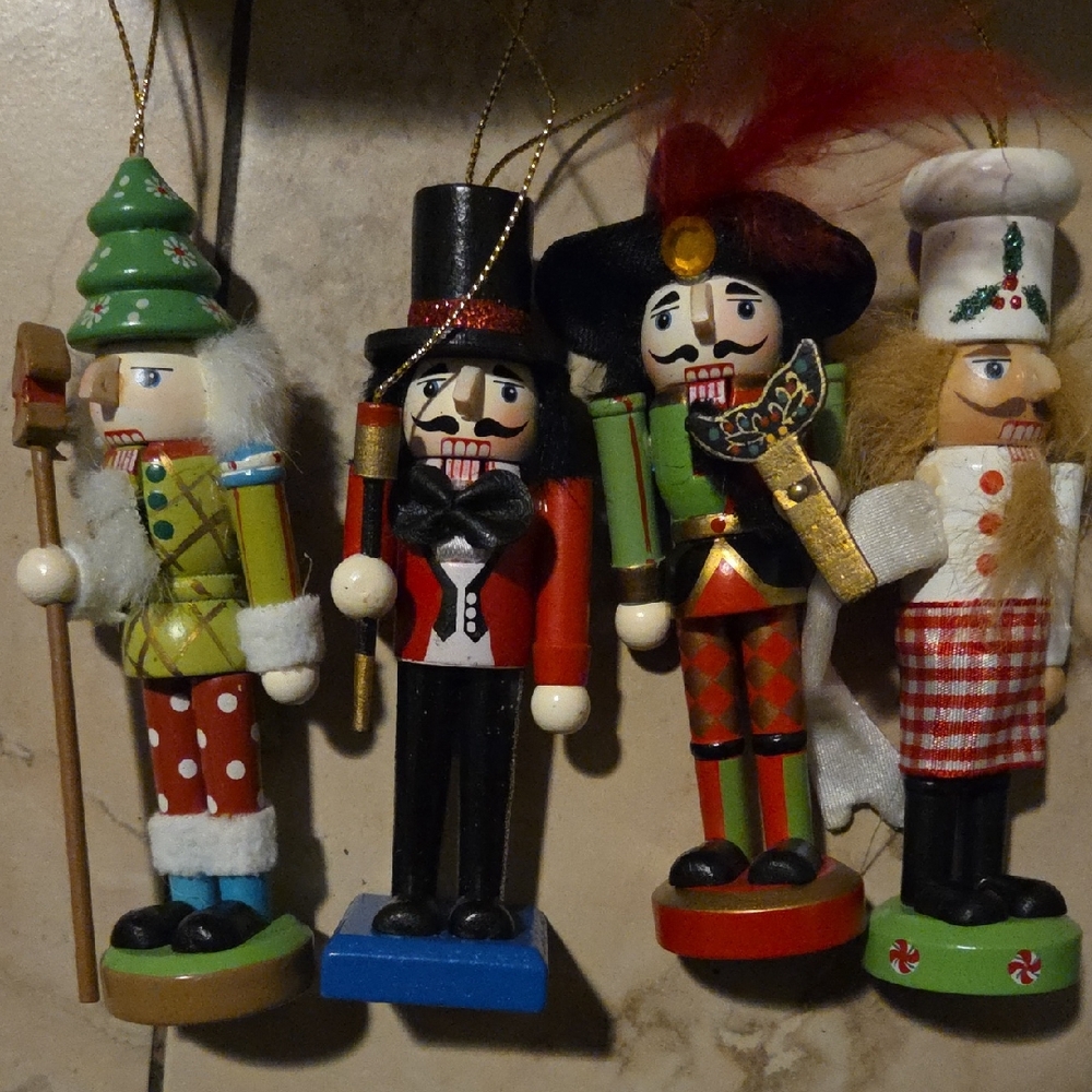 Festive Nutcracker Ornament Set - Multicolor